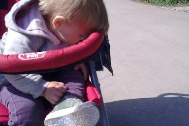  Functionarii Primariei si-au batut joc de o mamica! Au lasat-o fara indemnizatia de crestere a copilului pe nedrept