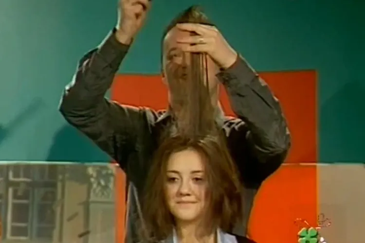 Tunde cu flacara! Un clujean face coafuri cu aparatul autogen sau lampa de gaz VIDEO