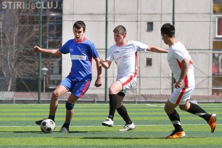 Reincepe Liga Liceelor la Fotbal si Baschet! Echipamentul sportivilor este cumparat din sponsorizari
