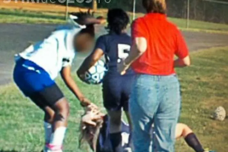 Bataie in fotbalul feminin VIDEO 