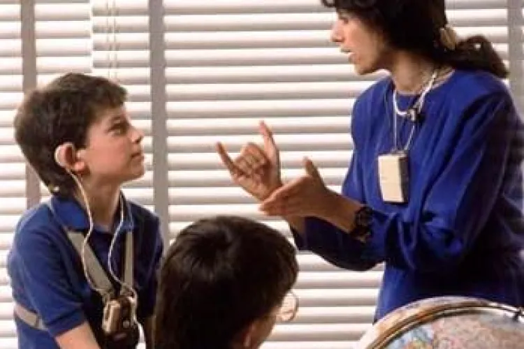 Elevii cu deficiente de auz sustin etapa nationala a "Concursului National pentru elevii cu deficiente de auz" la Cluj-Napoca