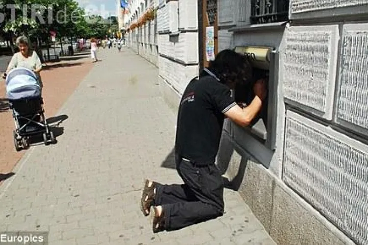 Rade Anglia de noi! Cauza: acest bancomat din Timisoara FOTO