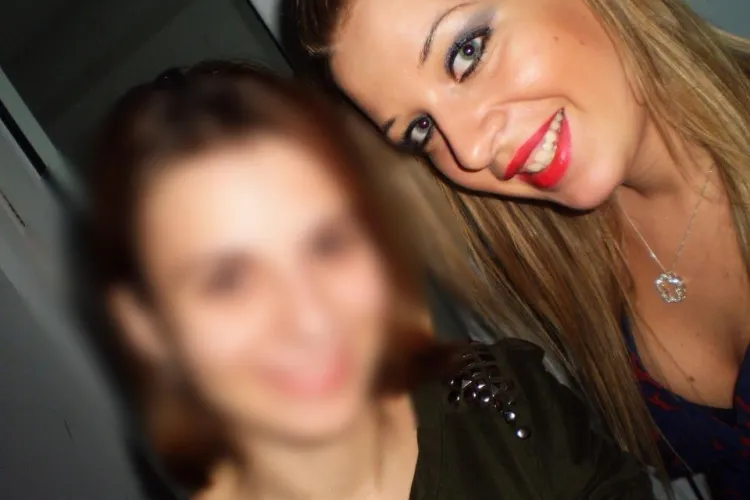 Ea este misterioasa colega de camera careia Andreea Buzan i-a scris: "Emma, te iubesc" FOTO