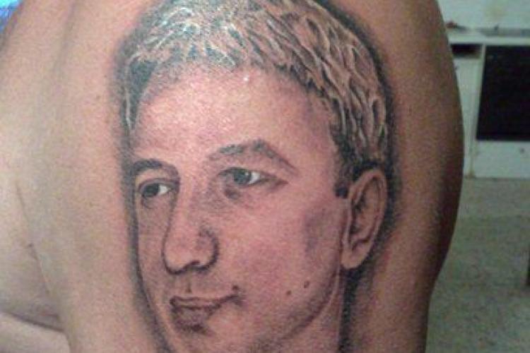 Si-a tatuat chipul lui Dan Diaconescu pe umar! FOTO TATUAJ