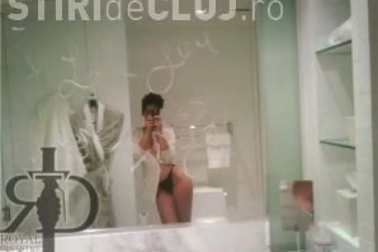 Cantareata Rihanna s-a pozat in timp ce facea dus FOTO