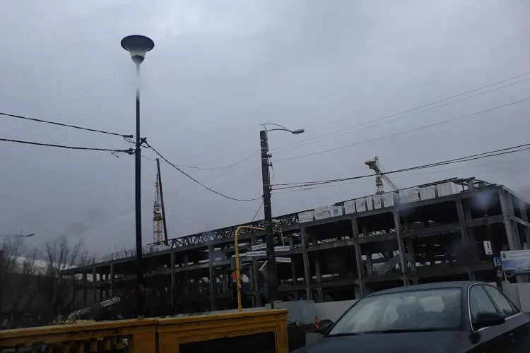 Firma CON-A isi muta utilajele de la Sala Polivalenta din Cluj, dupa ce lucrarile au fost sistate EXCLUSIV