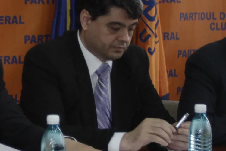 Nicoara a luat credit de 55 de milioane de lei pentru Consiliul Judetean Cluj si a asfaltat 3,1 km de drum VIDEO