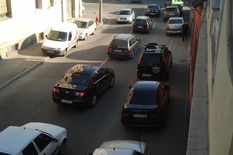 Blocajul rutier de pe strada Paris, provocat de schimbarea semaforizarii! Problema, dezbatuta joi la Primarie