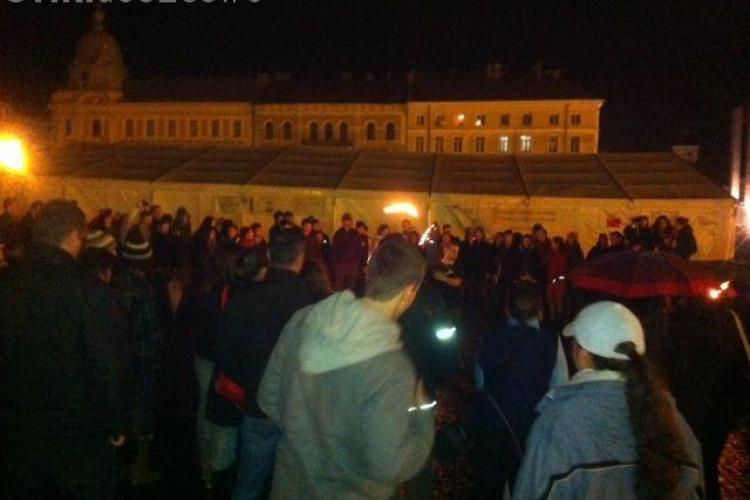 "Ora Pamantului" a stins luminile in Cluj si a dat frau liber demonstratiilor cu flacari FOTO / VIDEO