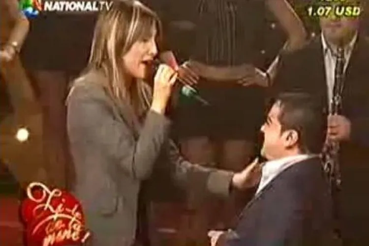 Ascult-o pe Andra cantand manele VIDEO