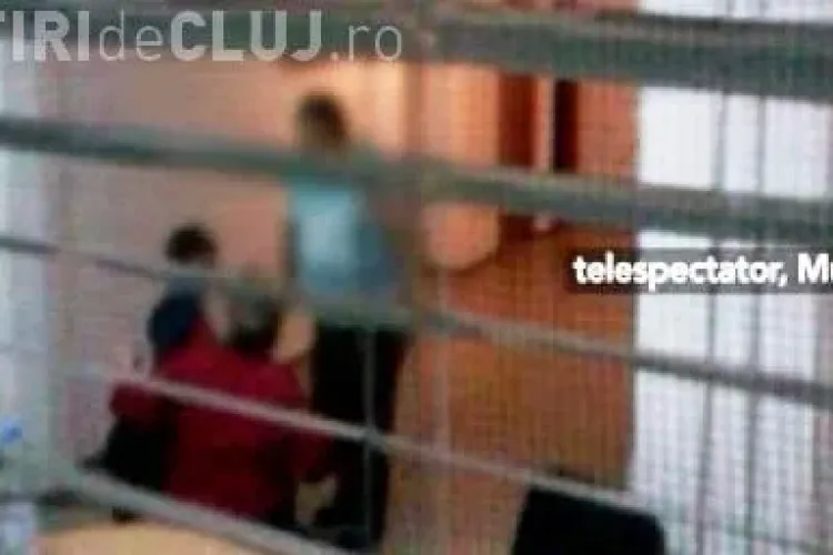 Copil batut crunt de parintii sai sociali chiar in noaptea de Inviere VIDEO