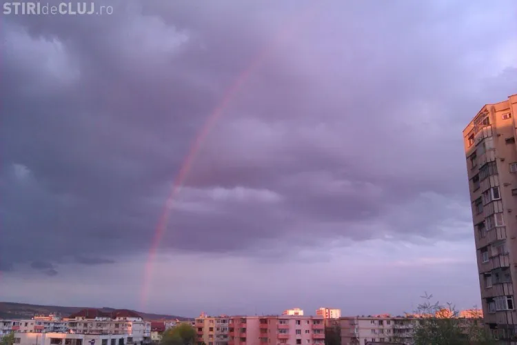 Curcubeu superb si apus insangerat, joi seara, la Cluj FOTO