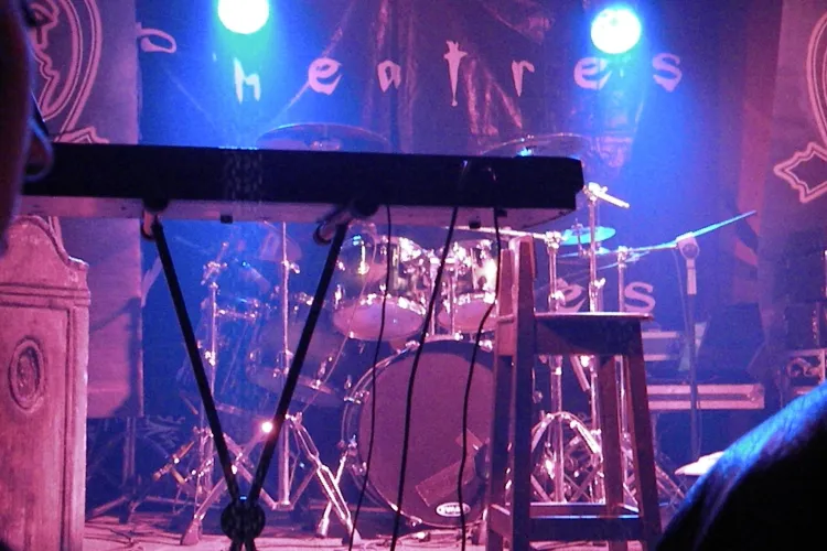 Fanii trupei "Theatres des Vampires" au avut parte de un concert pe cinste! VIDEO