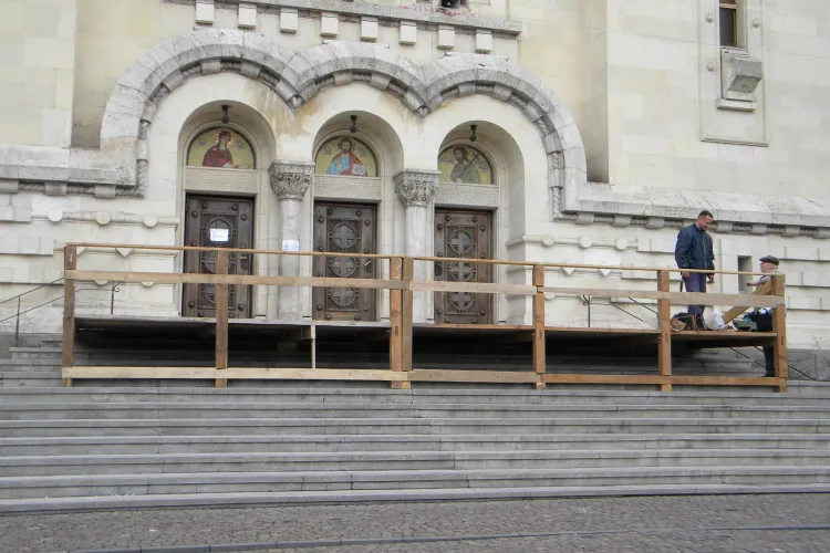 Catedrala Mitropolitana, inchisa pana la ora 18:00 pentru curatenie