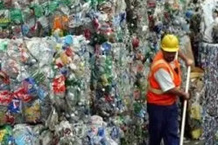 Clujenii sunt asteptati cu PET-uri in 21 aprilie in Piata Unirii