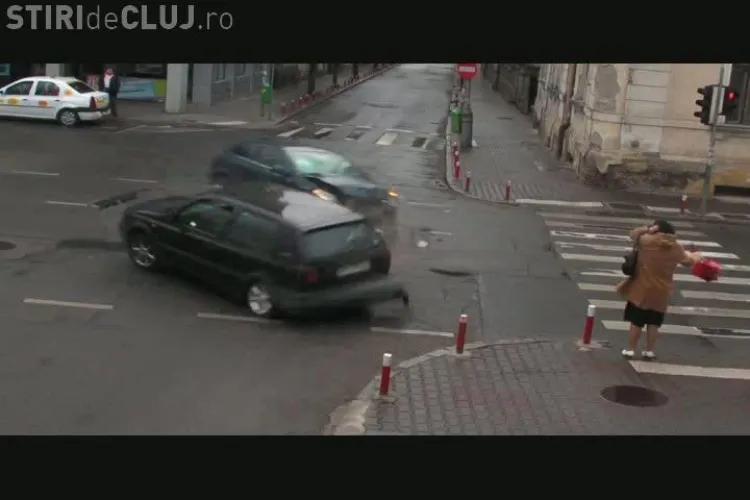Accidentul din Piata Lucian Blaga, surprins de CAMERELE DE SUPRAVEGHERE! O femeie a scapat cu viata ca prin MINUNE EXCLUSIV