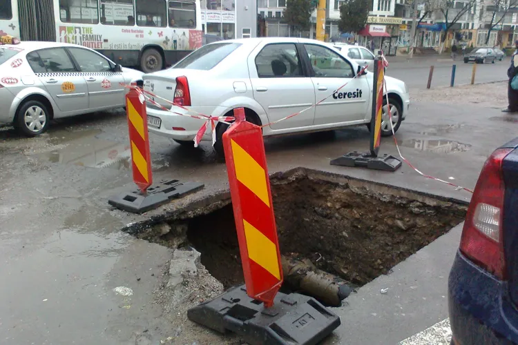 Groapa de pe Primaverii, unde a cazut batrana in noaptea de Inviere, nu a fost inca acoperita FOTO