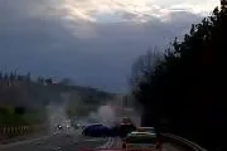 Imagini de la accidentul de pe Feleac! Din masinile implicate iesea fum VIDEO