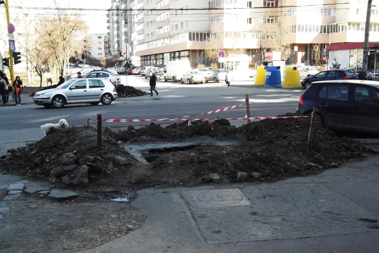 O batrana din Manastur a cazut intr-o groapa de cativa metri adancime, dupa slujba de Inviere de la biserica de pe strada Primaverii