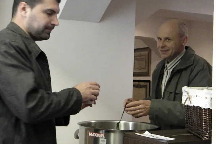 Clujenii, serviti cu Paine si Vin - "Pasti" chiar de azi, pentru a evita aglomeratia ce va urma