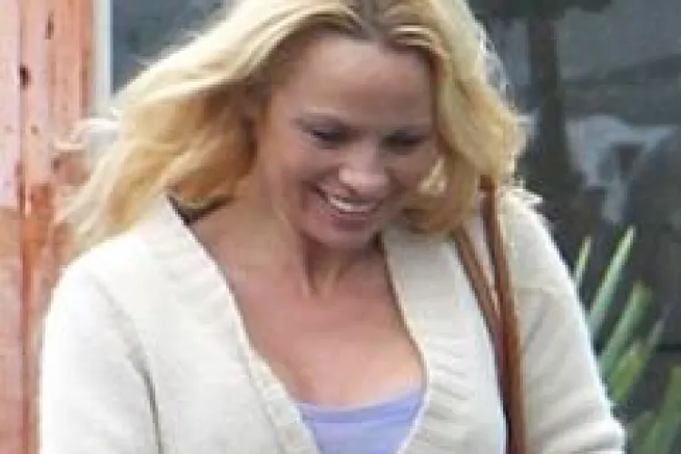 Vezi cum arata Pamela Anderson nemachiata! 