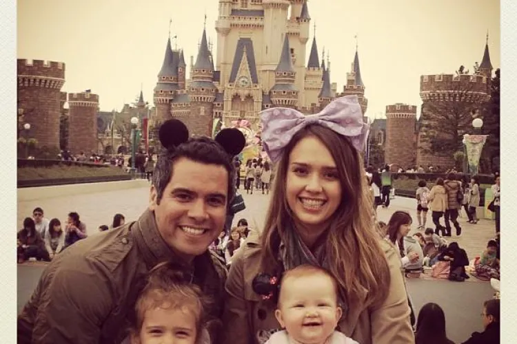 Familia perfecta a Jessicai Alba in vacanta in Japonia GALERIE FOTO