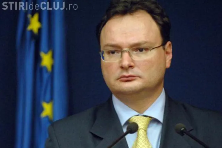 Catalin Baba a taiat bursele elevilor din clasele I-IV