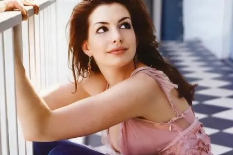 Anne Hathaway s-a tuns! Vezi cum arata actrita FOTO