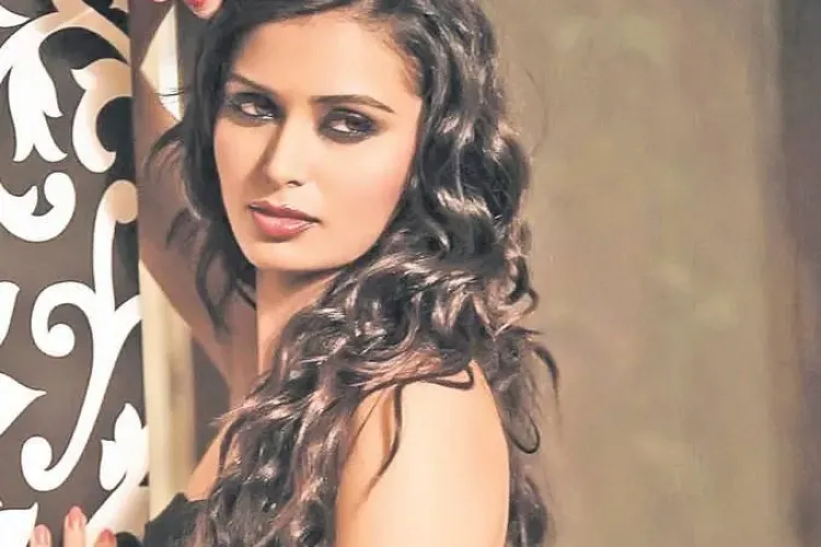 Actrita de la  Bollywood: rapita, strangulata, decapitata si ciopartita de colegii de breasla