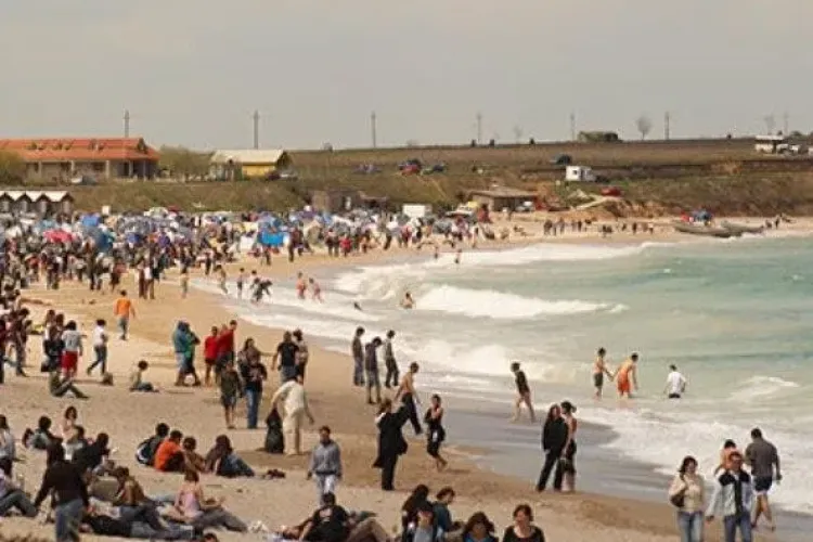 Bugetarii ar putea avea liber si in 30 aprilie! Minivacanta de 1 Mai ar putea fi de 4 zile