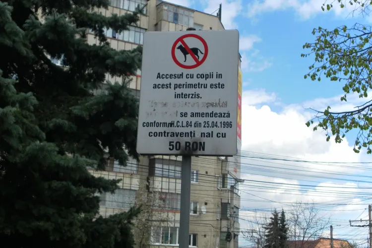 Copiii interzisi intr-un parc din Manastur! Amenda 50 de lei. Gluma de prost gust FOTO