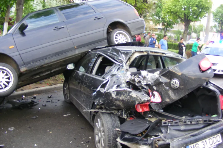 Noi imagini cu accidentul din Grigorescu, de la terasa Sinaia, unde un TIR a lovit cinci masini VIDEO