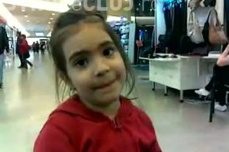 O fetita e "nutritionist"  la 6 ani. Primul client- tatal ei caruia ii explica in detaliu piramida alimentelor! VIDEO