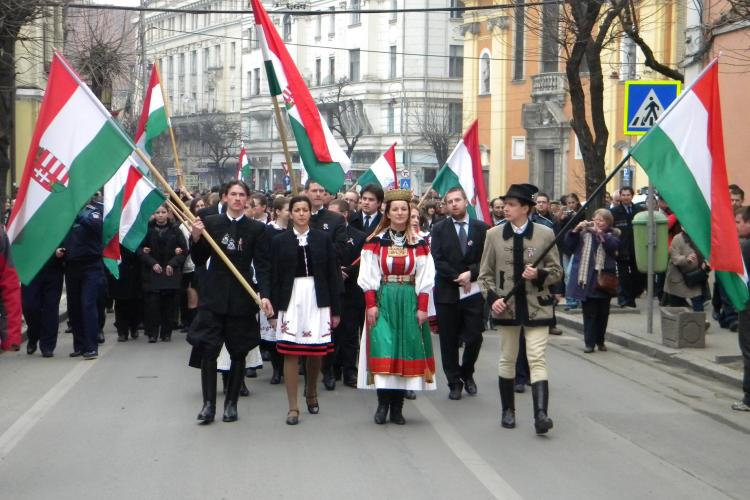 Pot ungurii sa decida primarul Clujului? Cum se impart voturile maghiarilor intre Boc, Nicoara si Eckstein Kovacs