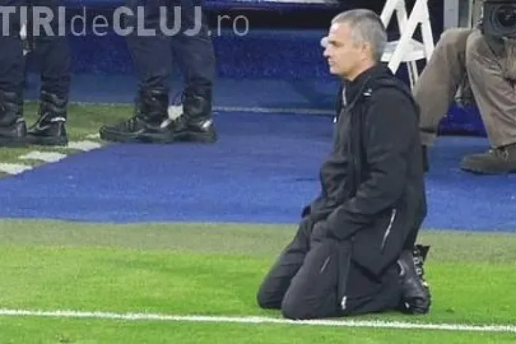 Jose Mourinho, asa cum nu l-ai mai vazut! In genunchi la marginea terenului! FOTO