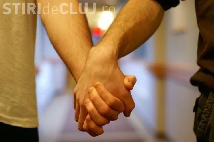 Bordel pentru homosexuali in Manastur, unde o "sedinta de masaj" costa 130 de lei: "Daca vrei fara prezervativ, scumpule, ridica-te si du-te