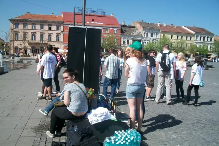 Activitati "treasure hunt" pentru elevii clujeni in Piata Unirii