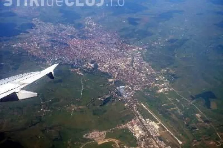 VIDEO SPECTACULOS - Clujul survolat cu un AIRBUS. Cum se vede o aterizare la Cluj de pe locul unui pilot. 