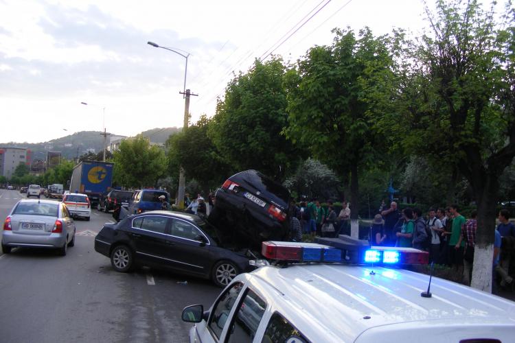 Accident in Grigorescu! Un TIR a spulberat 5 masini la terasa Sinaia VIDEO si FOTO