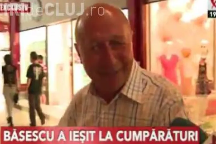 Traian Basescu la cumparaturi prin Mall: Ar fi un dezastru ca Guvernul Ponta sa nu treaca de Parlament VIDEO