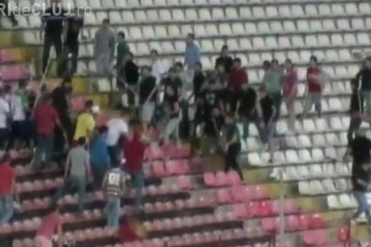 Bataie intre suporteri la meciul Dinamo - U Cluj VIDEO