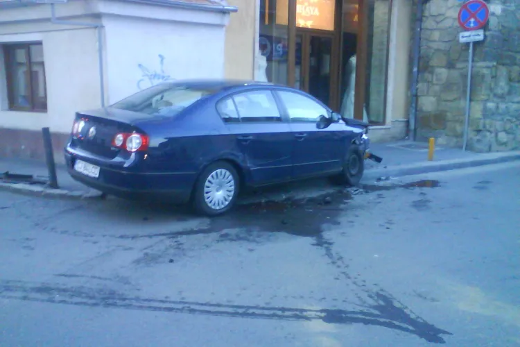 Accident la intersectia cu Strada Tipografiei FOTO