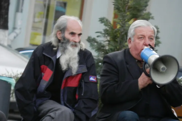 De 104 zile protesteaza in Piata Unirii din Cluj-Napoca! VIDEO