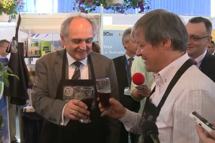 Dacian Ciolos a baut, la Cluj, bere cu cacao si cirese produsa de studentii de la USAMV VIDEO