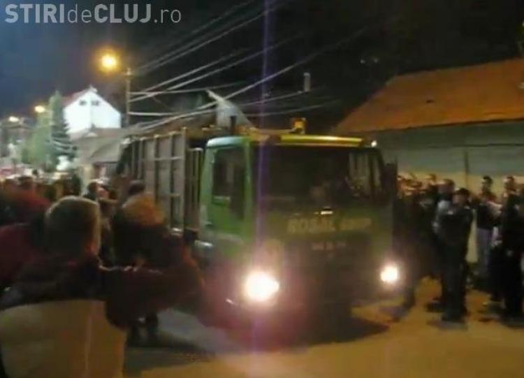 Daniel Popa, scăpat de pe targă în finalul meciului Hermannstadt – U Cluj 2-2! Faza a fost monumentală, un necaz nu vine niciodată singur - VIDEO - Ştiri de Cluj