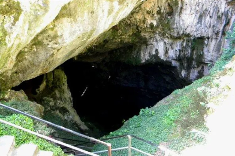 Pestera lui Zeus pastreaza inca in Creta mitul stapanului zeilor si al oamenilor! Mergi acolo, arunca un banut si pune-ti o dorinta! 