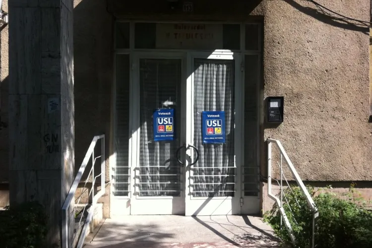 Afise USL lipite pe scarile blocurilor in Gheorgheni! Jorj: Cineva incearca sa ne saboteze FOTO