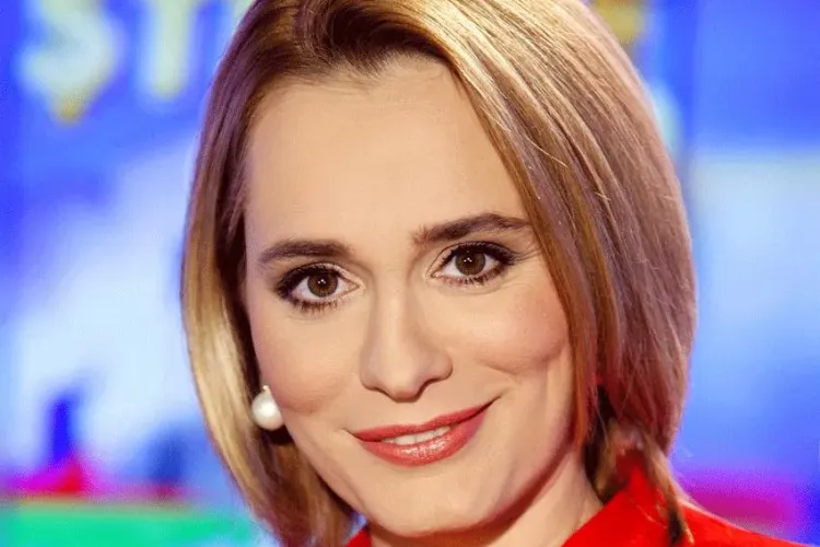 Andreea Esca, excesiv de bronzata la pupitrul stirilor? VEZI FOTO