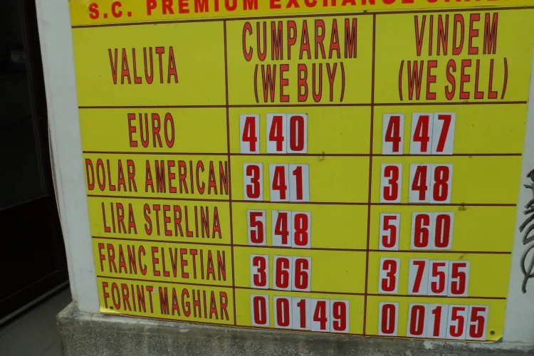 Cursul BNR, prag istoric de 4,4411 lei/euro. La case de schimb a ajuns la valoarea de 4,47 lei/euro FOTO