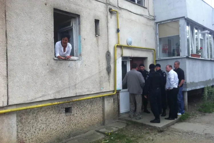 Scandal la o evacuare pe strada Oltului! Proprietara ameninta ca isi da foc FOTO